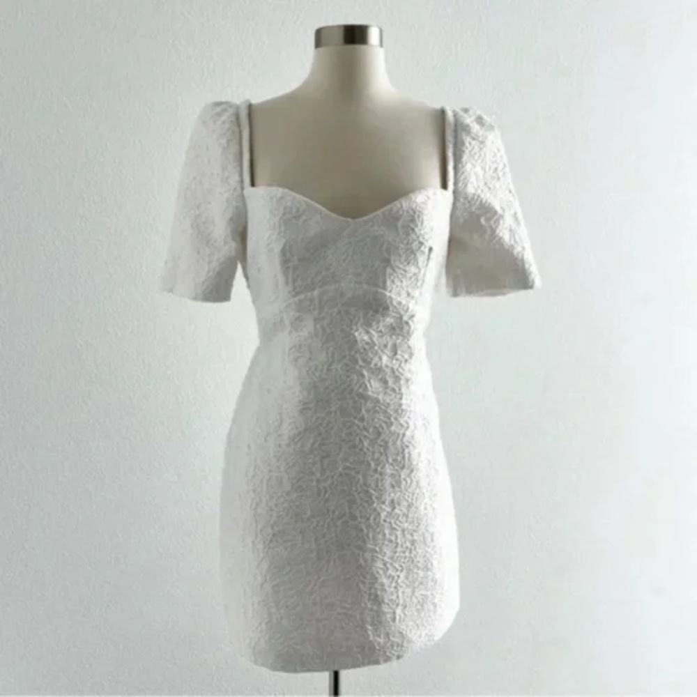 Elliatt Feminise Textured Puff Sleeve Minidress White XL